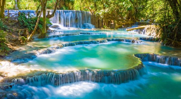 Tag 3: Luang Prabang – Stadtrundfahrt – Kuang-Si-Wasserfall – Sonnenuntergangs-Kreuzfahrt mit Abendessen (F/A)