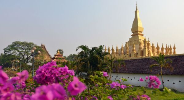 Tag 6: Vang Vieng – Vientiane mit dem Zug – Stadtrundfahrt (F)