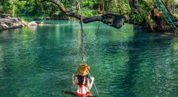 Tag 4: Luang Prabang – Vang Vieng mit dem Schnellzug – Tham-Jang-Höhle & Blue Lagoon (F)