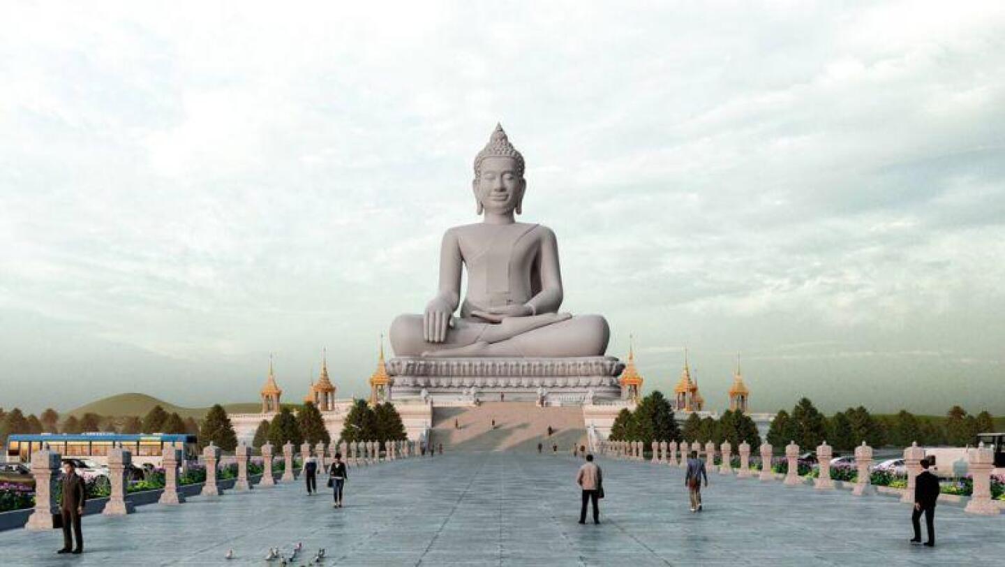Riesen-Buddha-Statue wird auf dem Bokor-Berg in Kambodscha errichtet.