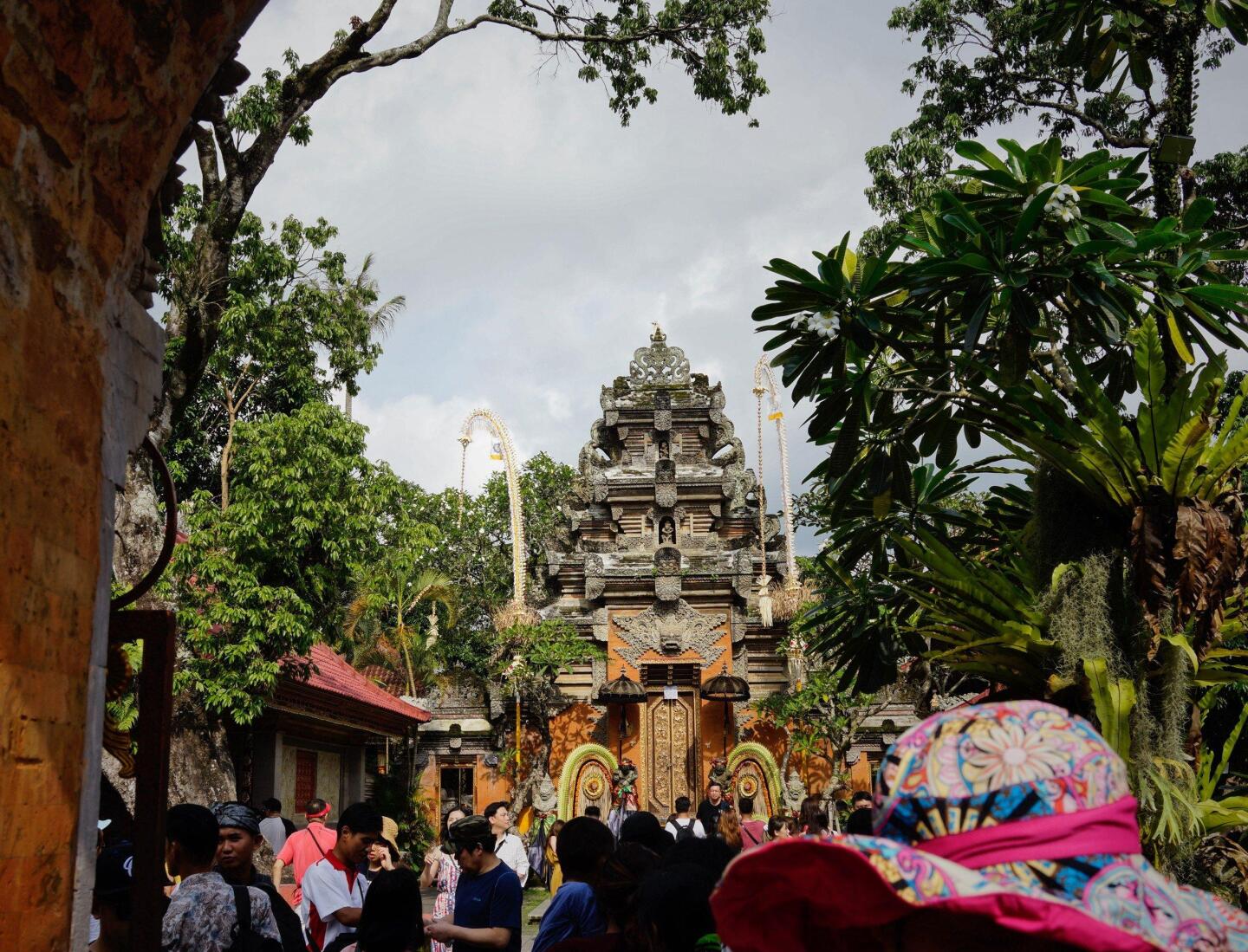 Bali erhebt von ausländischen Touristen eine Gebühr von 10 US-Dollar für Abfallmanagement und kulturelle Erhaltung.