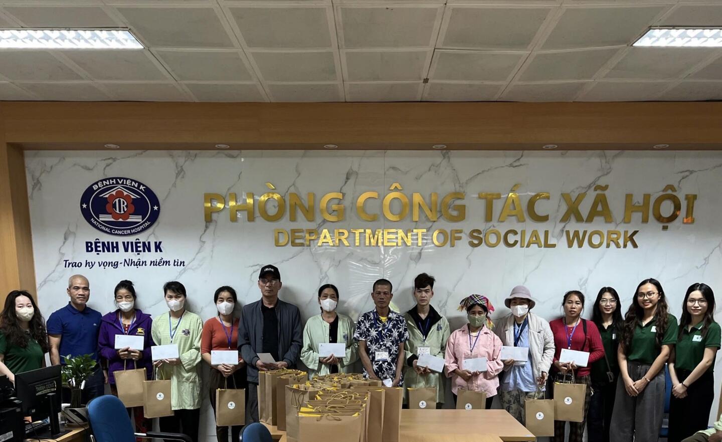 Realistic Asia verbreitet Liebe und Unterstützung für Patienten im K Krankenhaus.