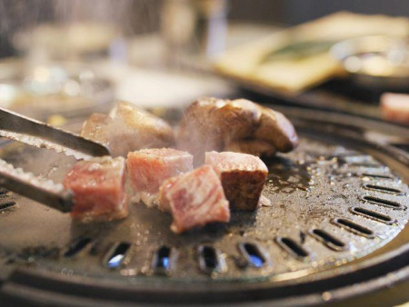 Jeju Rooftop Black BBQ: Eine Höhlenartige Oase mitten im Himmel der Gegend Gangnam