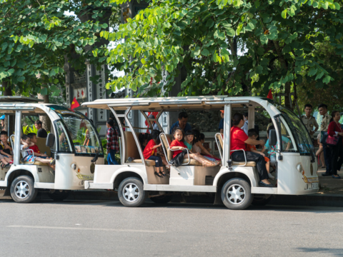 Stadtrundfahrt in Hanoi mit dem Elektroauto